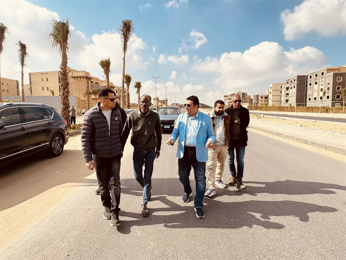<strong>&nbsp;القاهرة الجديدة تشهد طفرة في قطاع الطرق</strong>