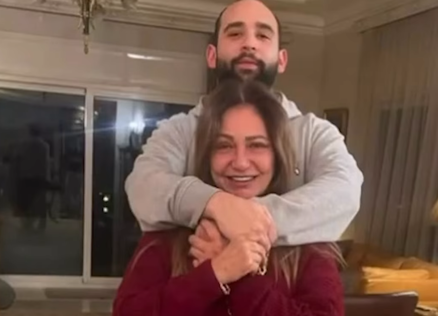 ليلى علوي وابنها خالد