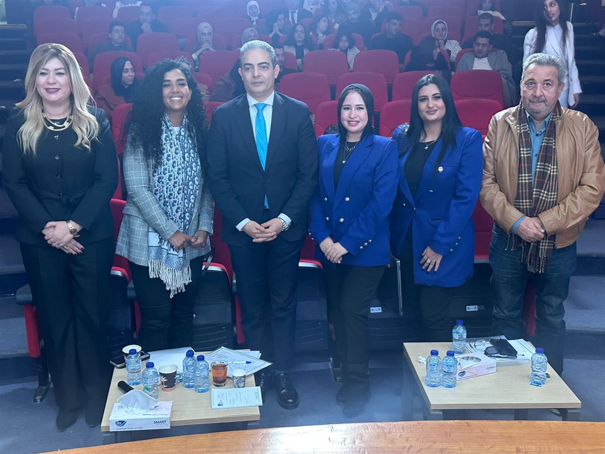 <strong>مشروعات التخرج لطلاب كلية الإعلام بالجامعة العربية</strong>