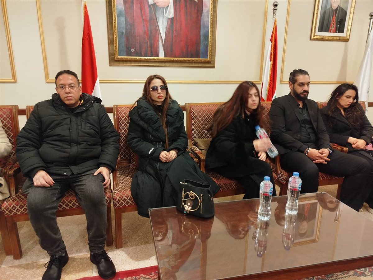 <strong>عزاء والدة دوللي شاهين</strong>