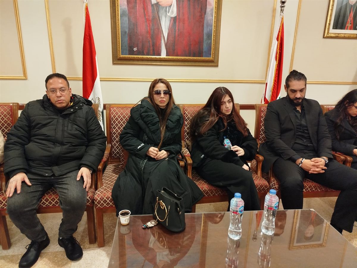 <strong>عزاء والدة دوللي شاهين</strong>
