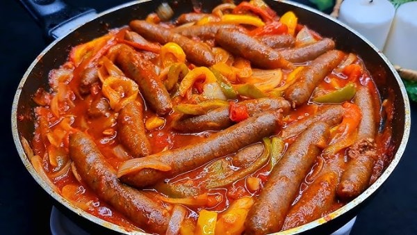 طاجن السجق بالبطاطس والجزر&nbsp;