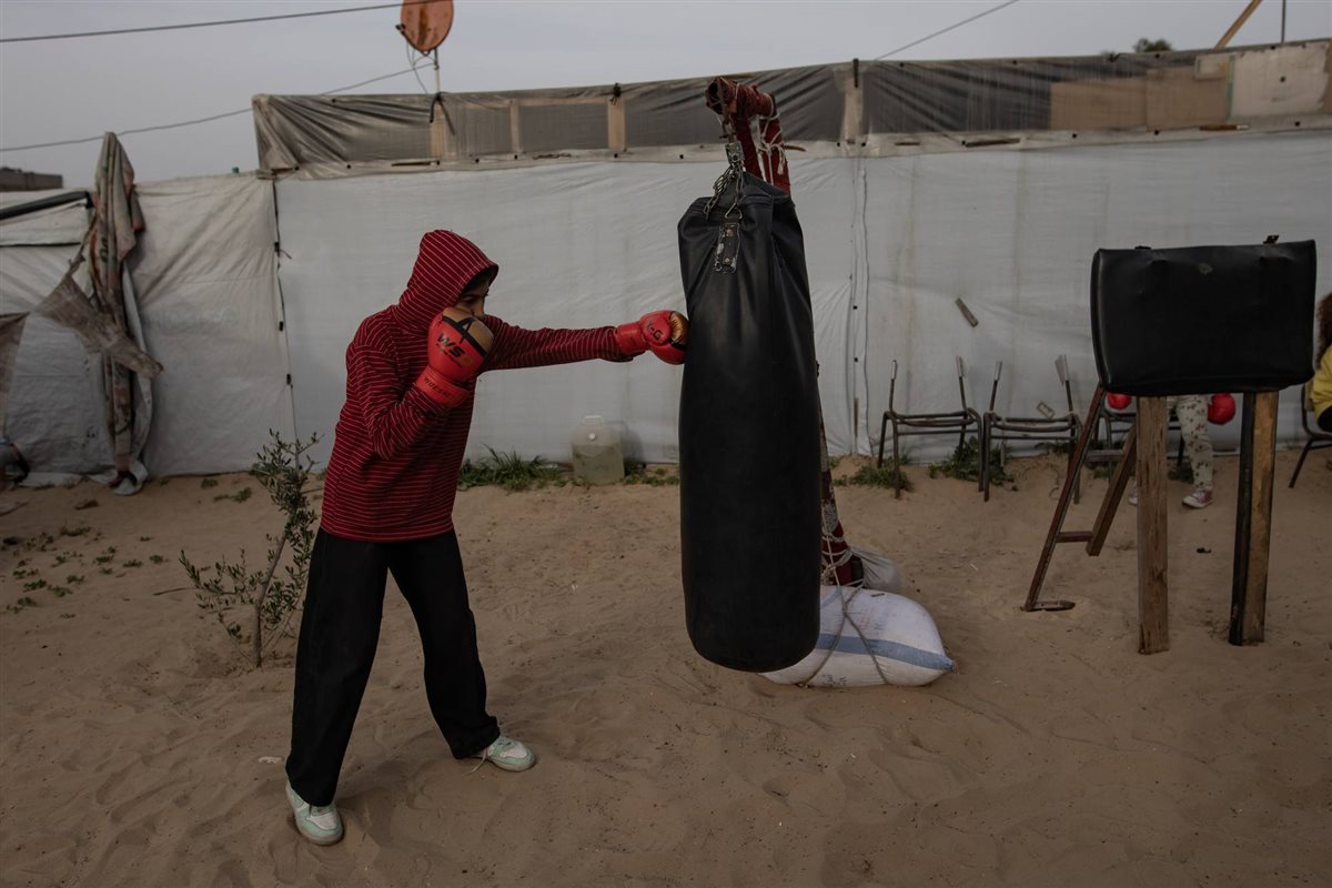 فتيات يتدربن على الملاكمة في غزة