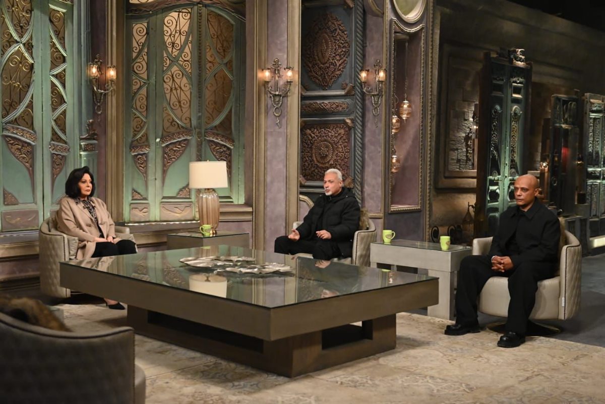<strong>صناع الدراما مع إسعاد يونس</strong>
