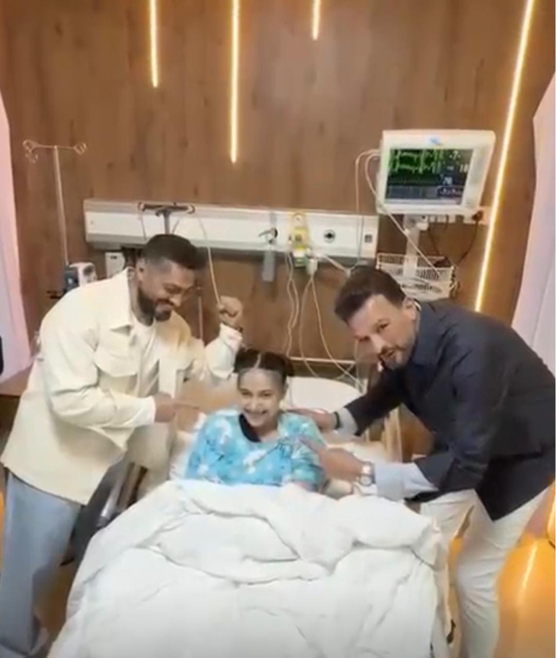 <strong>تامر حسني</strong>
