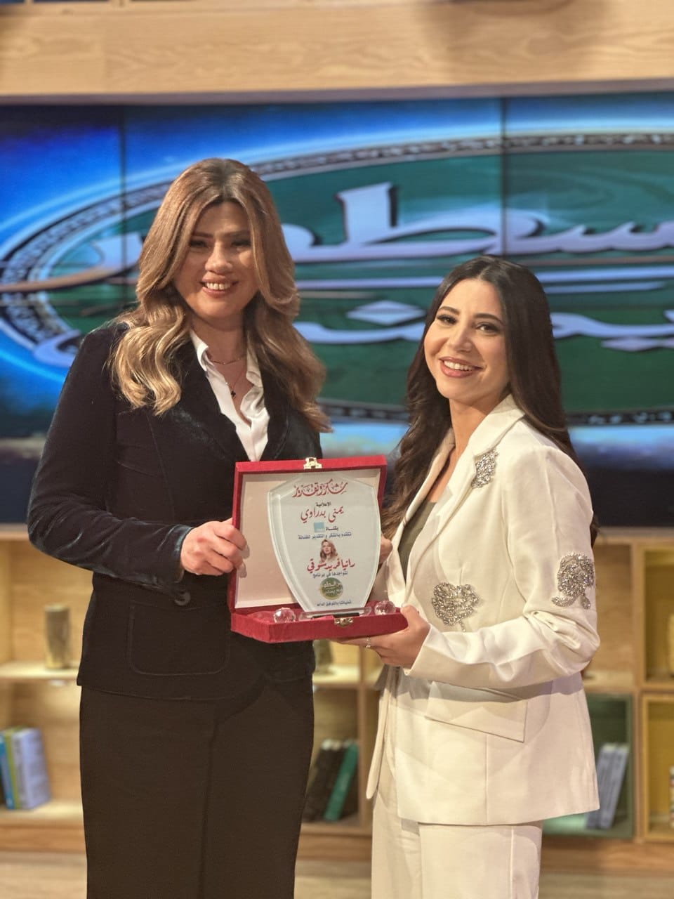 <strong>برنامج بين السطور</strong>