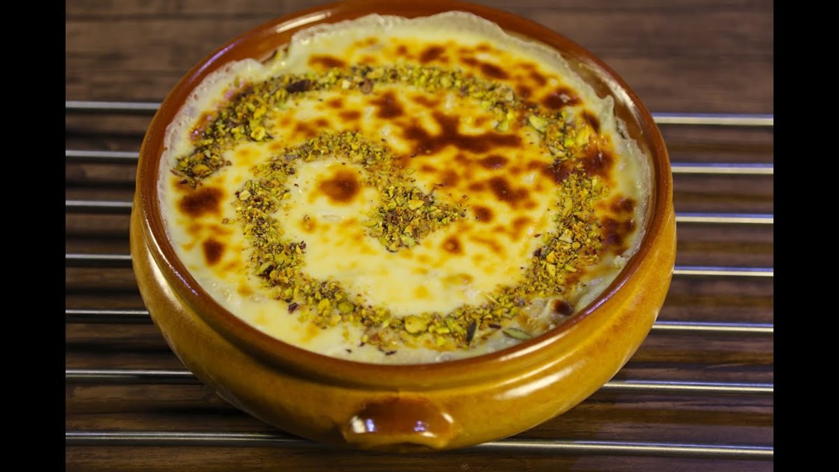 طاجن أم علي بالقشطة والمكسرات