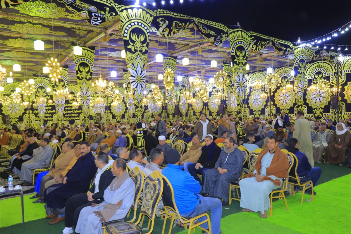 <strong>عزاء والد الإعلامية نهال طايل</strong>