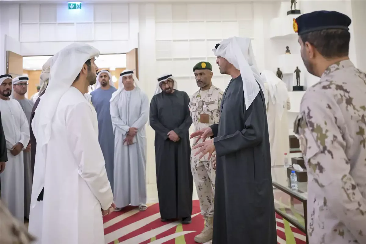 محمد بن زايد&nbsp;اثناء الزيارة لوزارة الدفاع
