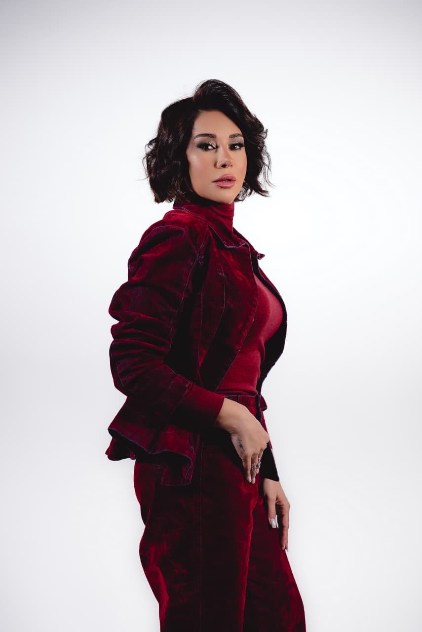 <strong>الفنانة السورية كاريس بشار</strong>