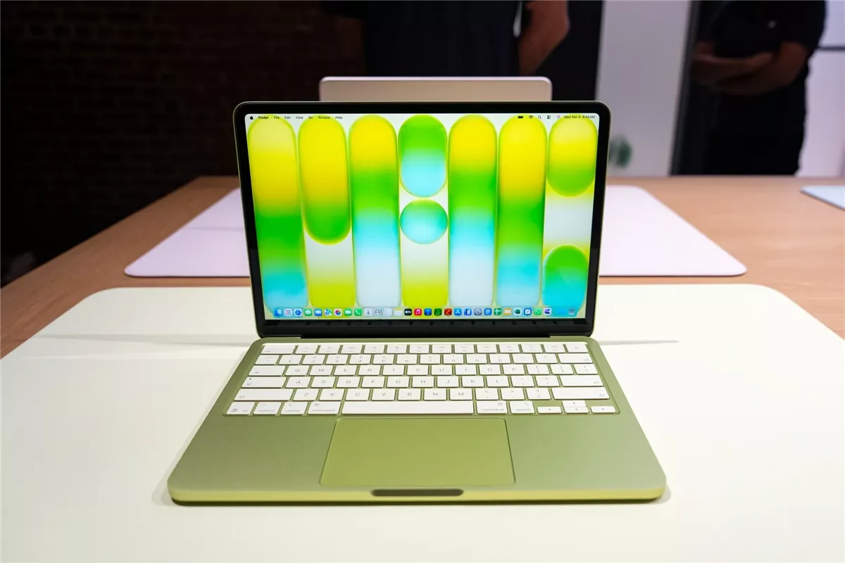 <strong>جهاز MacBook Neo</strong>