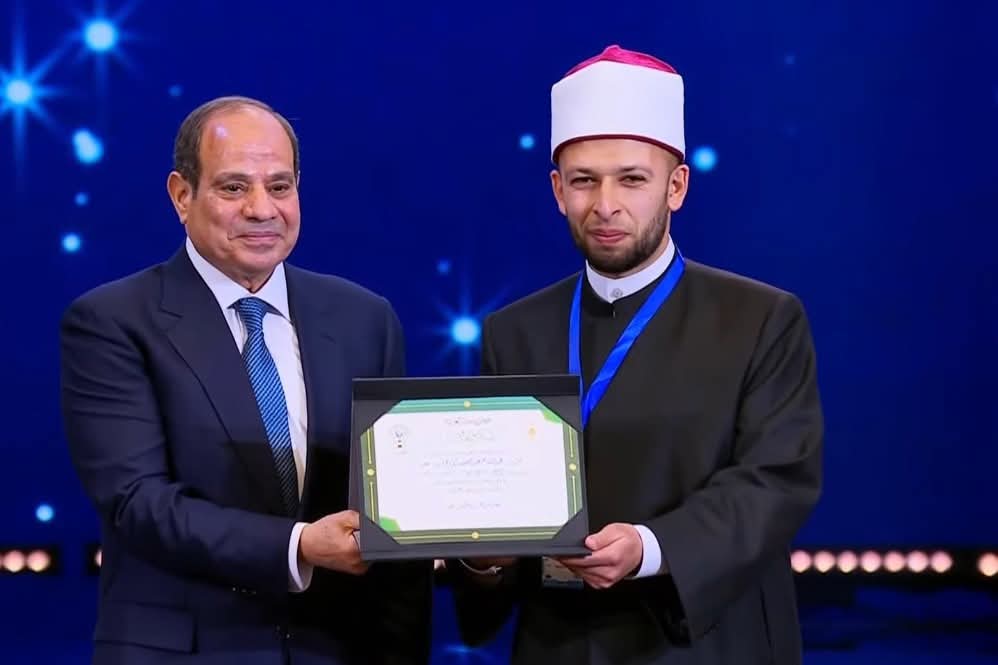 الرئيس يكرم الفائزين في برنامج «دولة التلاوة»