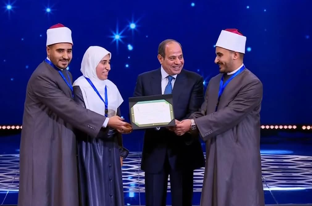 الرئيس يكرم الفائزين في برنامج «دولة التلاوة»