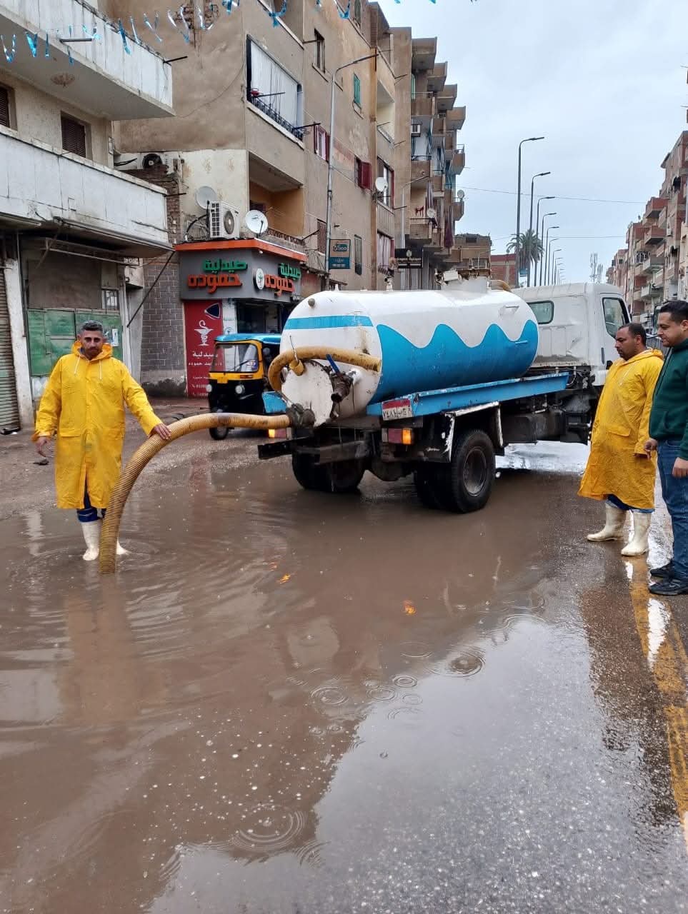 صور من التعامل مع موجة الطقس السيء&nbsp;