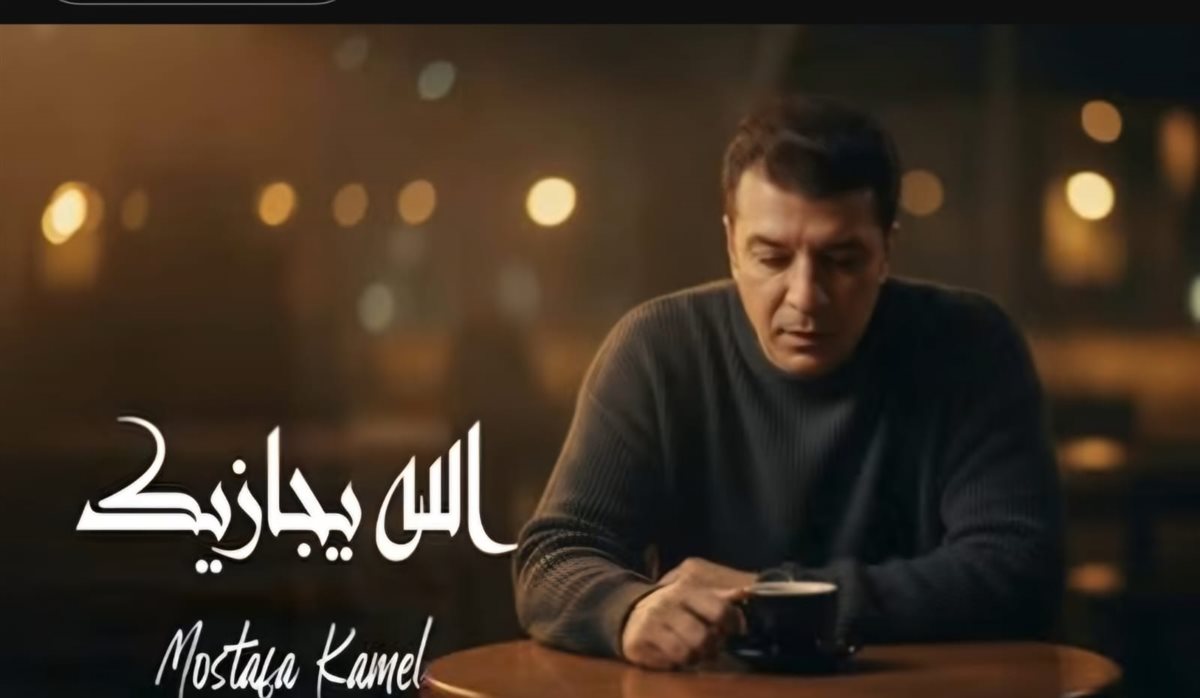 <strong>مصطفى كامل</strong>
