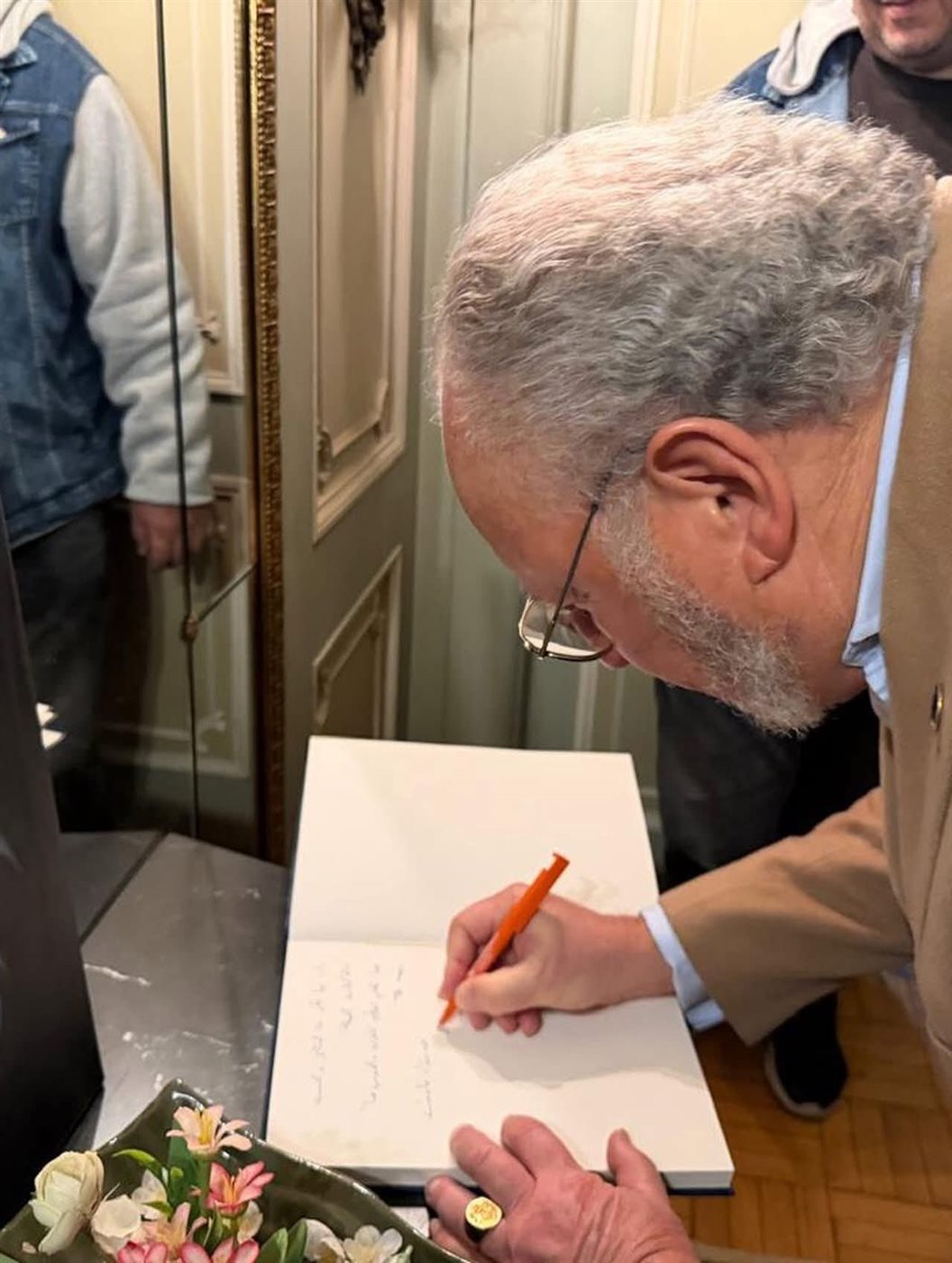 <strong>زيارة أحمد فؤاد الثاني لمنزل العندليب</strong>