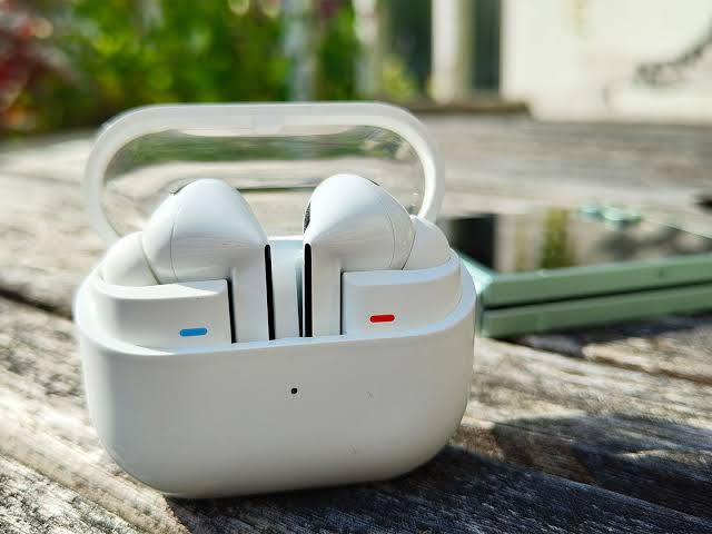 <strong>سماعات Galaxy Buds 4&nbsp;</strong>