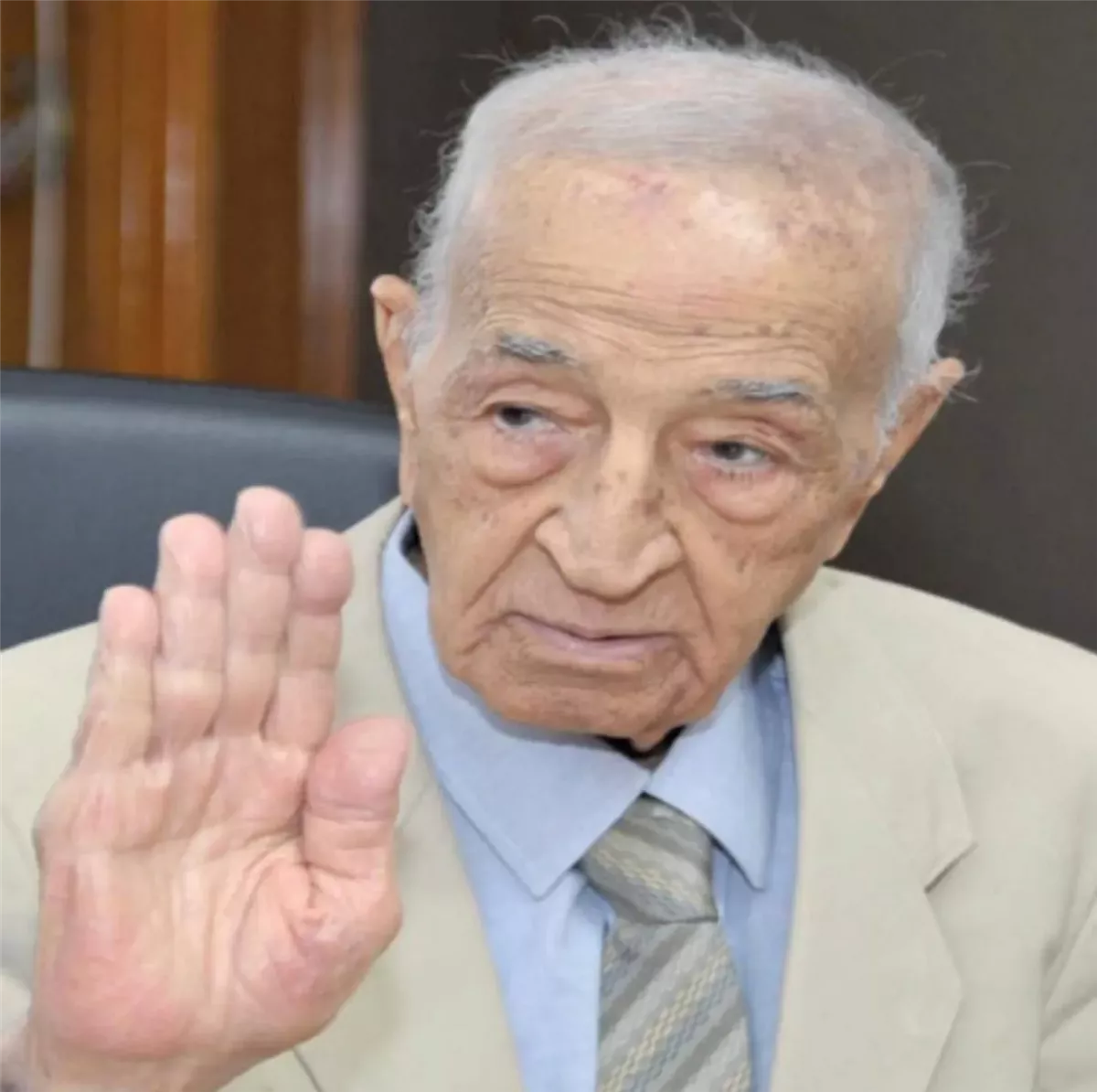 <strong>فهمي عمر</strong>