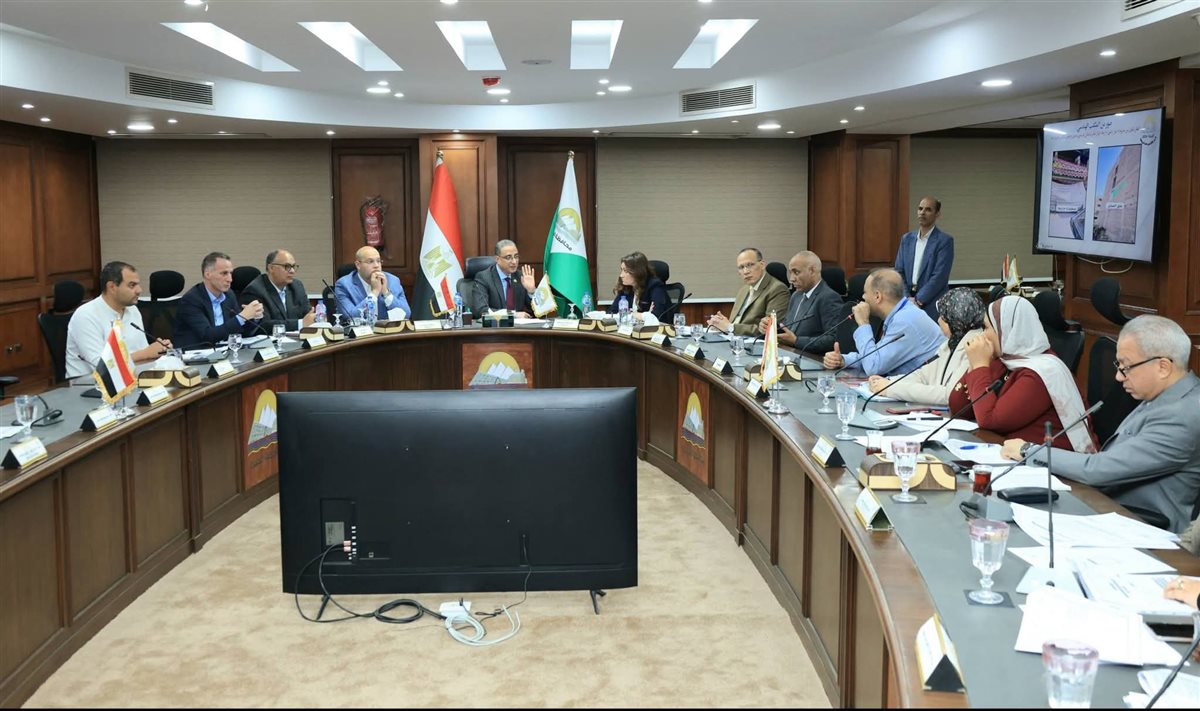 محافظ الجيزة يوجّه بسرعة فحص الشكاوى