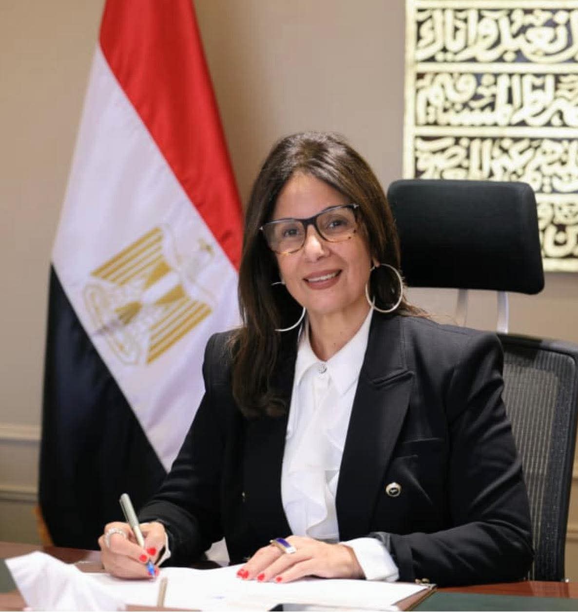 <strong>الدكتورة جيهان زكي وزيرة الثقافة</strong>