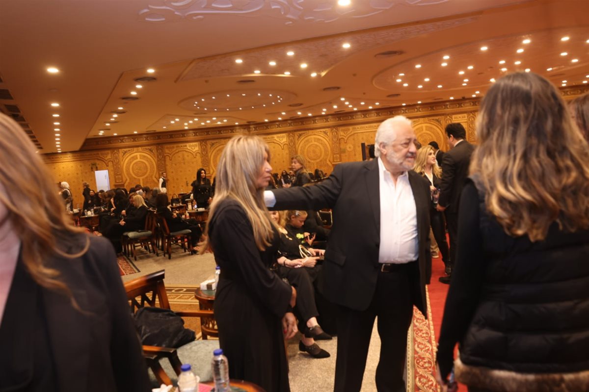 <strong>عزاء والد الإعلامية دينا رامز</strong>