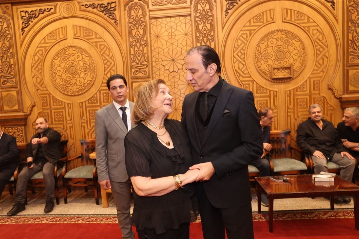 <strong>عزاء والد الإعلامية دينا رامز</strong>