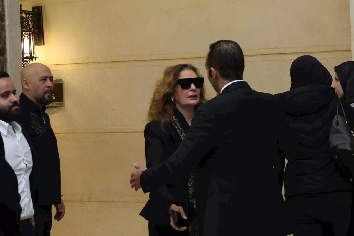 <strong>عزاء والد الفنانة منة شلبي</strong>