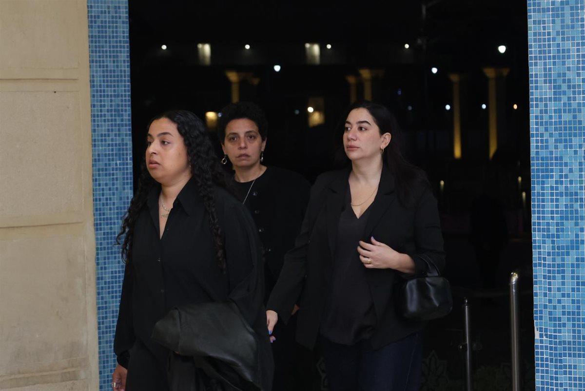 <strong>عزاء والد الفنانة منة شلبي</strong>