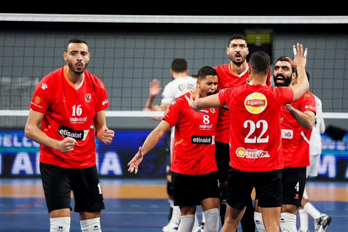 <strong>&nbsp;رجال الكرة الطائرة بالنادي الأهلي&nbsp;</strong>