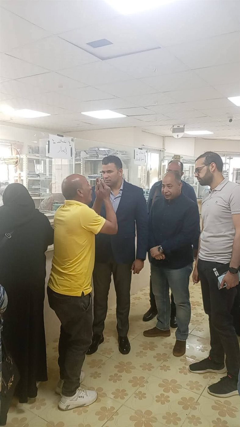 <strong>نائب محافظ السويس يتفقد المراكز التكنولوجية بالأحياء</strong>