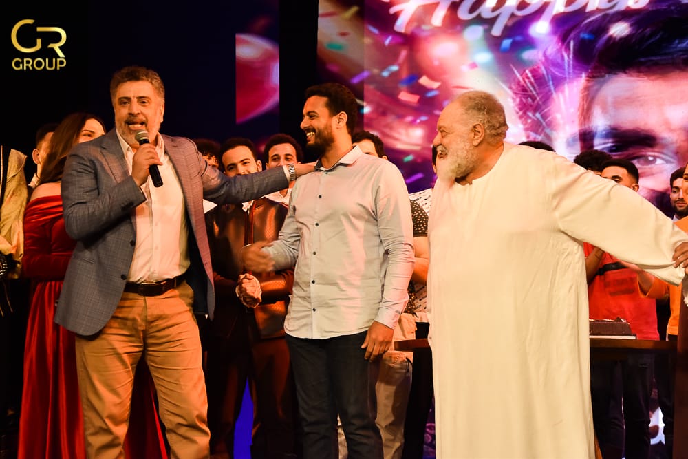 <strong>يحيى الفخراني يحتفل بعيد ميلاد المخرج محمد علي حسن</strong>