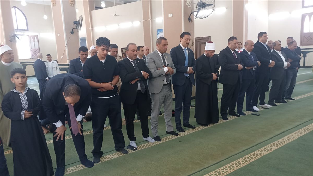 <strong>&nbsp;الدكتور أسامة الأزهري وزير الأوقاف والدكتور حسام الدين فوزي والنائب محمد رزق عضو مجلس الشيوخ</strong>