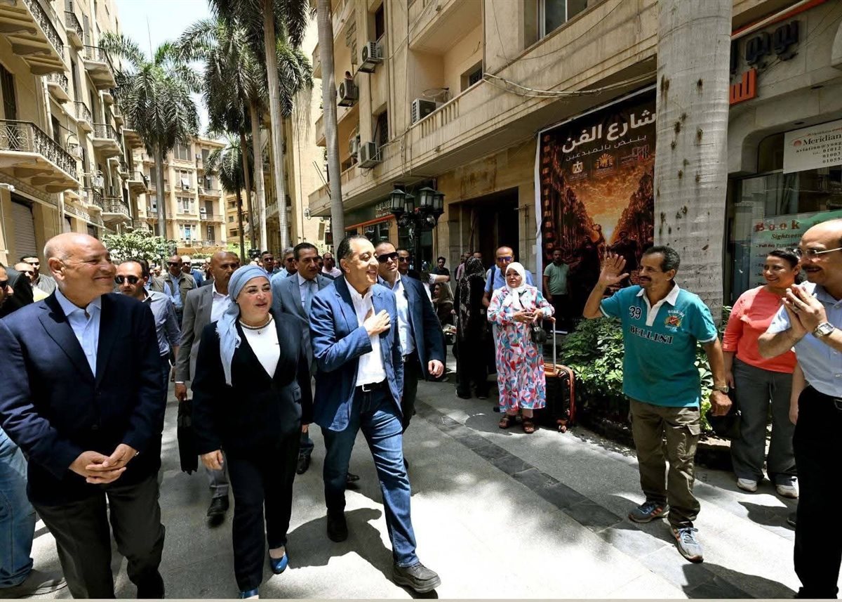 <strong>رئيس الوزراء مصطفى مدبولي خلال مبادرة شارع الفن بوسط القاهرة</strong>