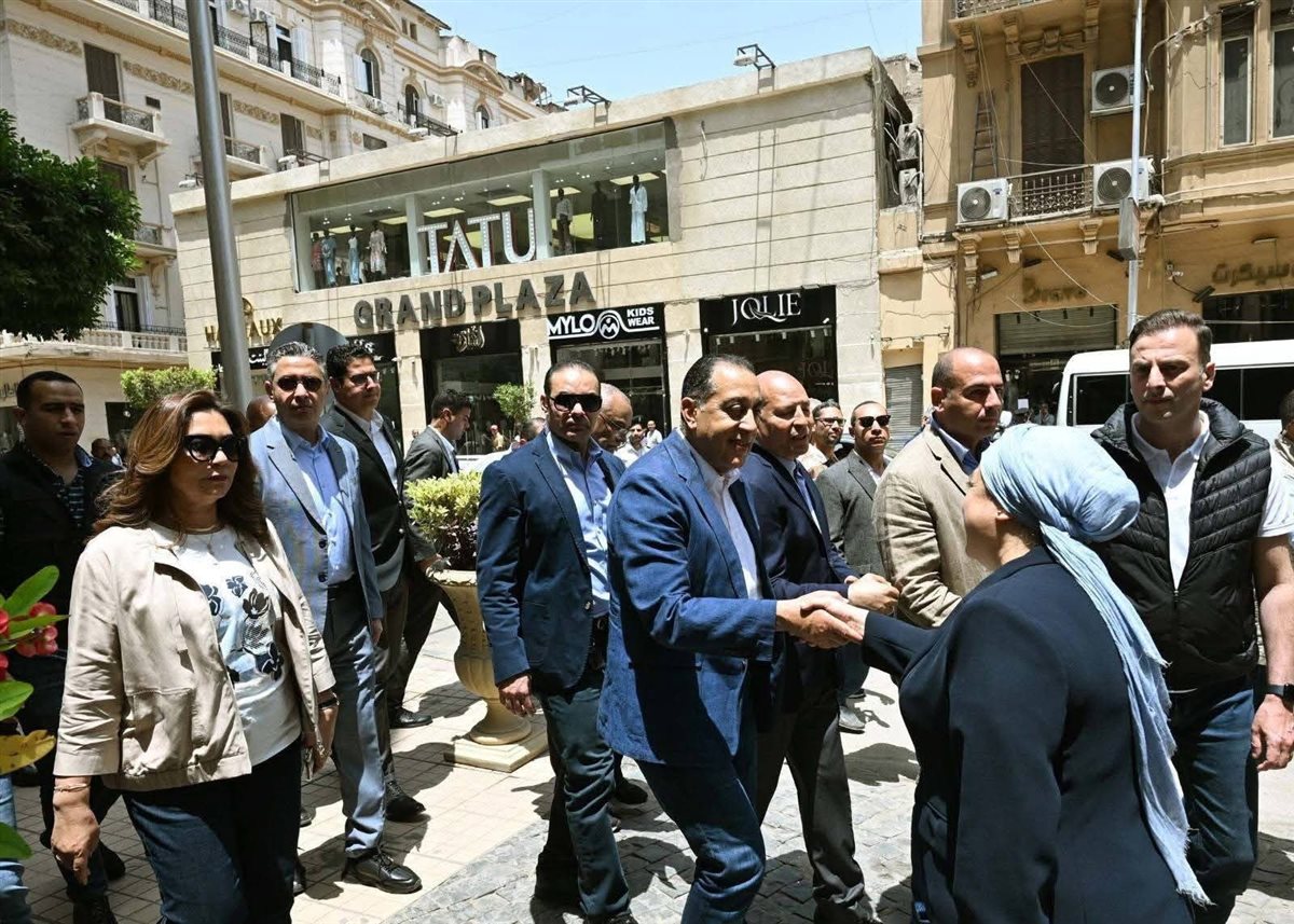 <strong>رئيس الوزراء مصطفى مدبولي خلال مبادرة شارع الفن بوسط القاهرة</strong>