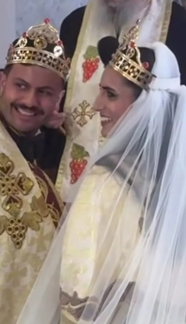 <strong>نجل إدوارد مع عروسته</strong>