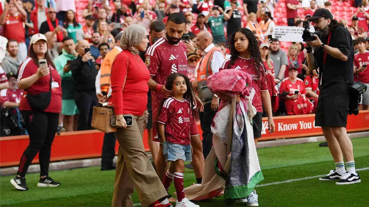 محمد صلاح واسرته