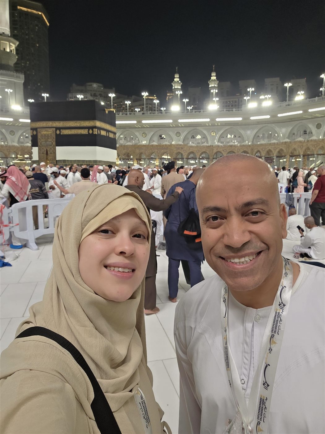 <strong>سامح حسين وزوجته</strong>