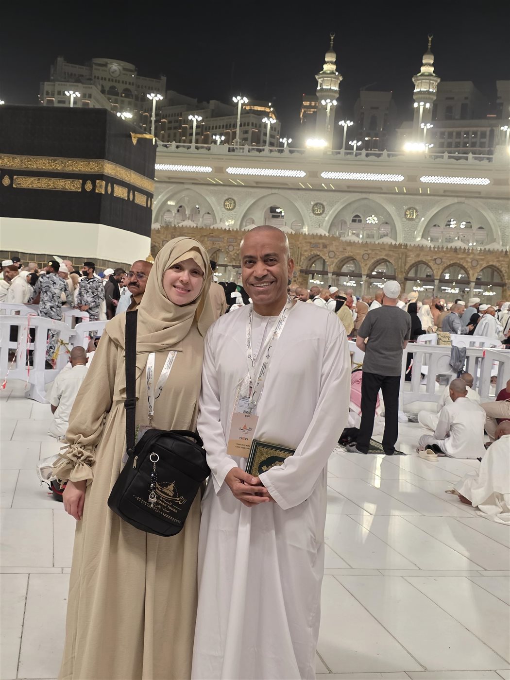 <strong>سامح حسين وزوجته</strong>
