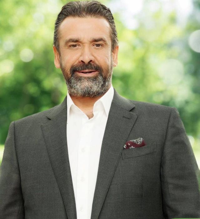 <strong>كريم عبد العزيز</strong>