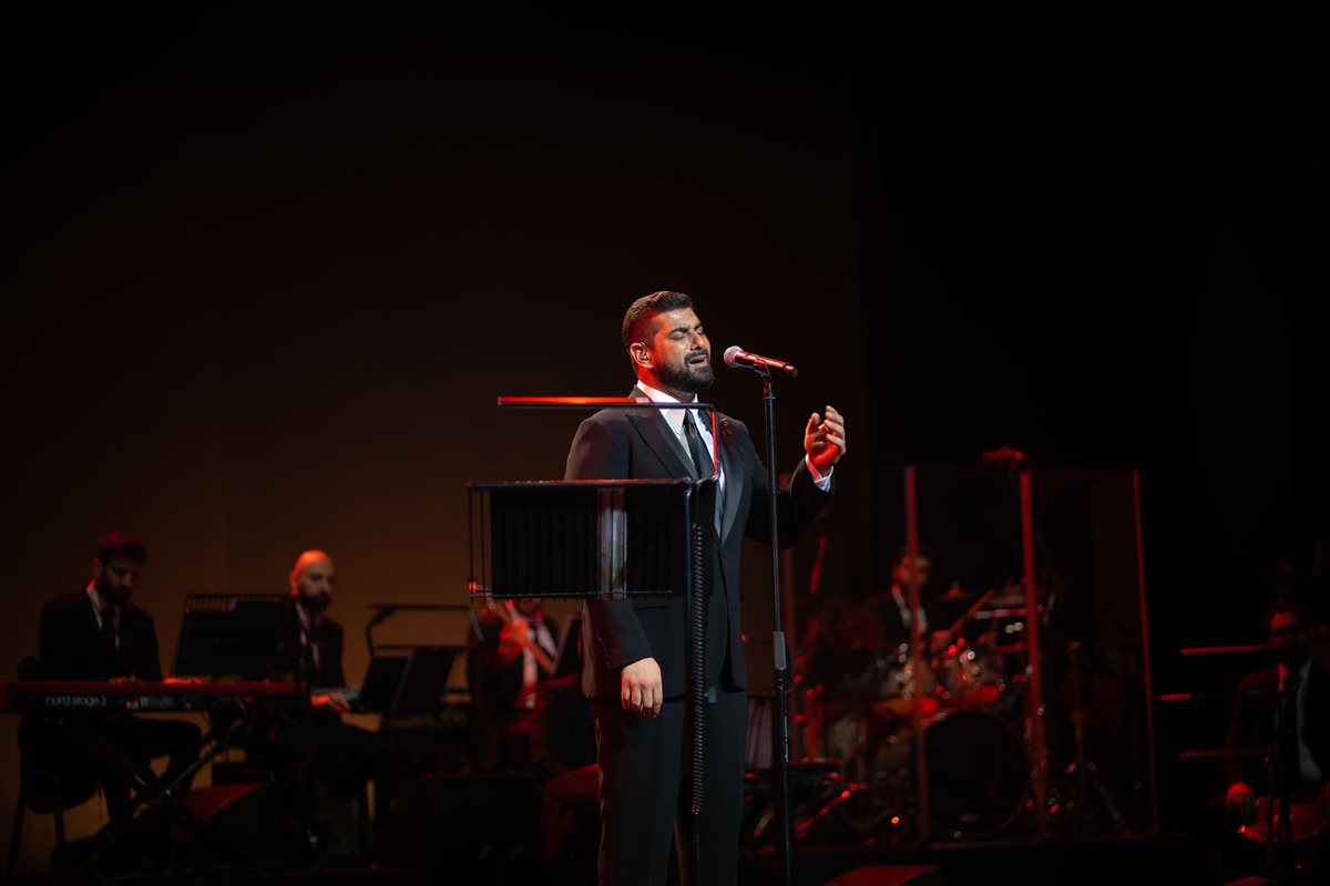<strong>حفل آدم</strong>