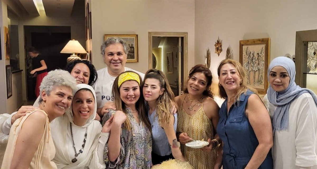 <strong>رانيا فريد شوقي مع العائلة</strong>