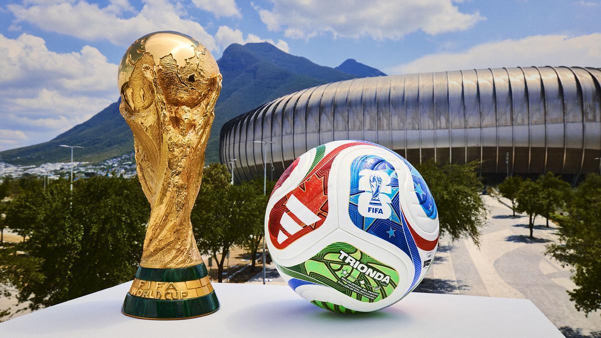 كأس وكرة كأس العالم 2026