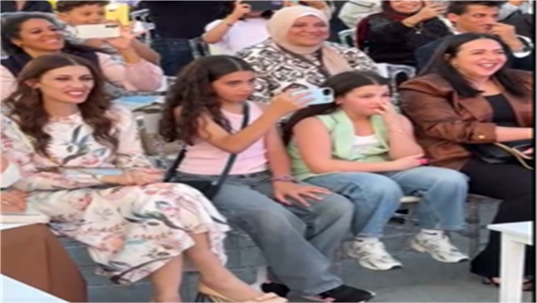 <strong>إيمي سمير غانم وابنه دنيا خلال الاحتفالية</strong>