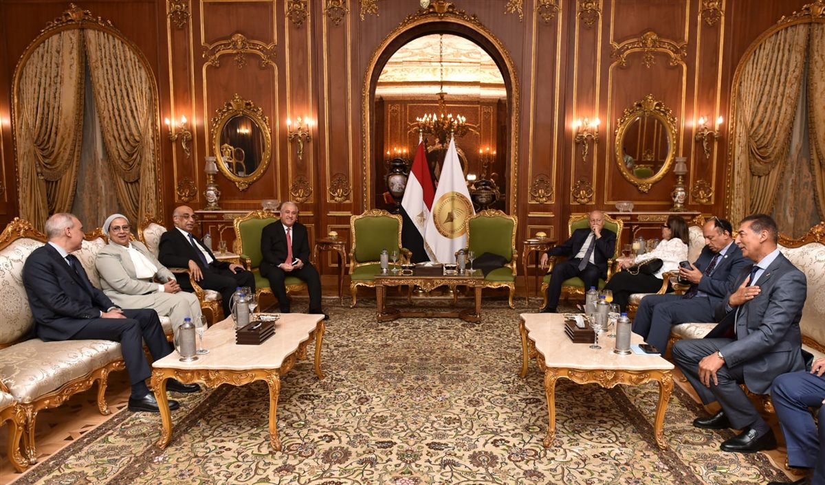 <strong>المهندس عبد الصادق الشوربجي يستقبل كبار الزوار بحفل تدشين كتاب رجل الأقدار</strong>