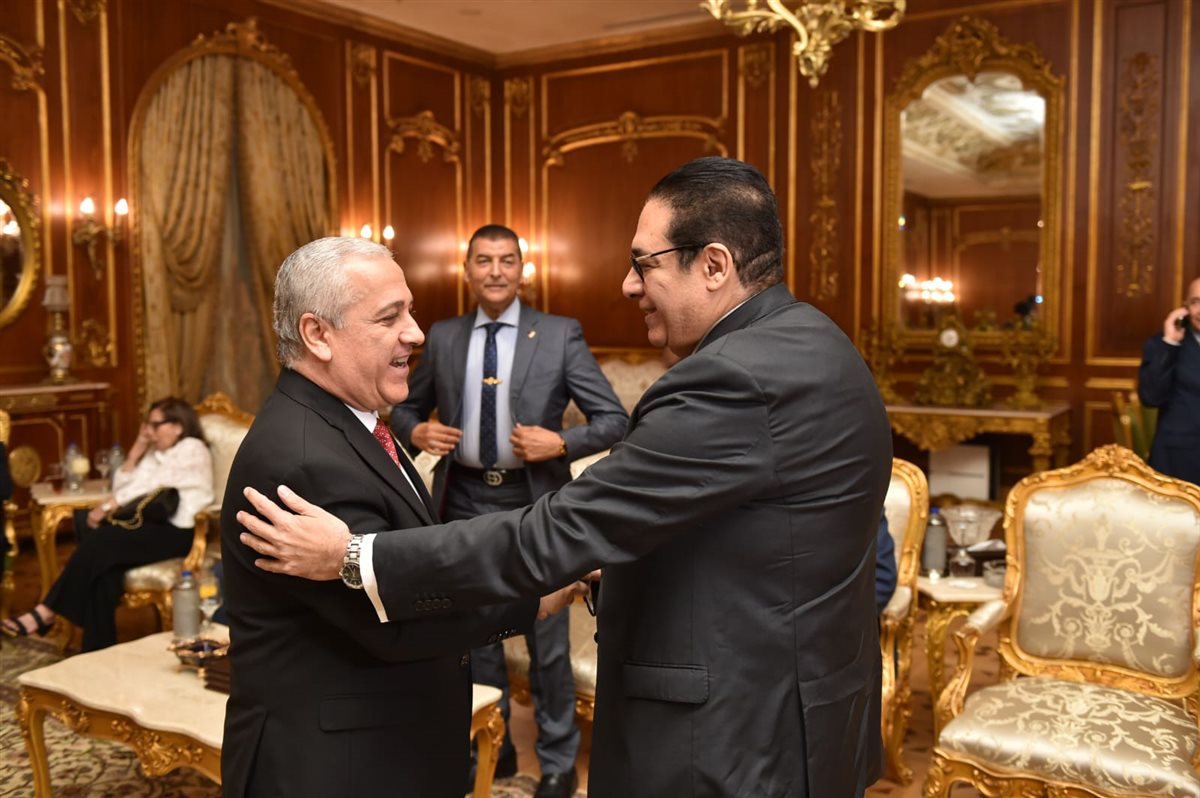 <strong>المهندس عبد الصادق الشوربجي يستقبل كبار الزوار بحفل تدشين كتاب رجل الأقدار</strong>
