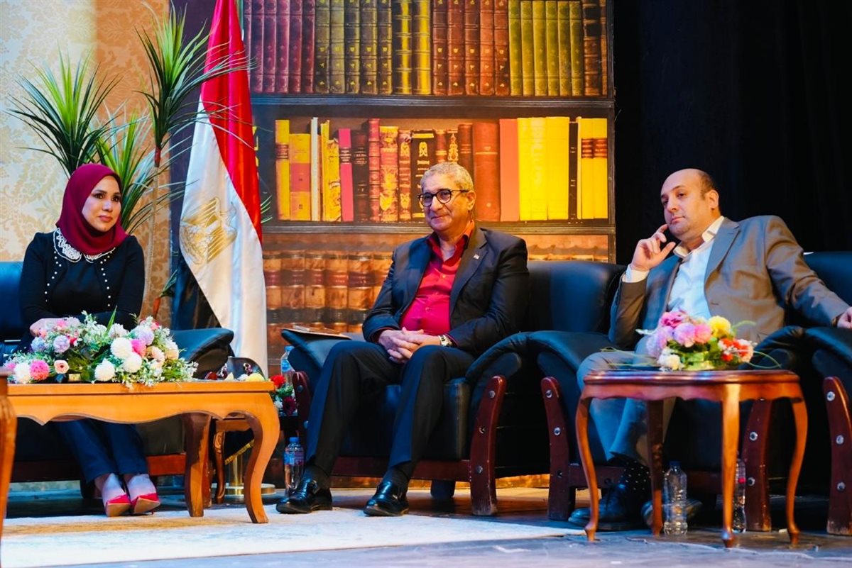 <strong>ملتقى الهناجر يحتفي بثورتي يوليو ويونيو</strong>