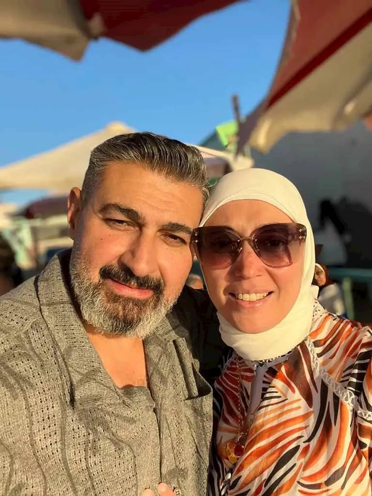 <strong>ياسر جلال وزوجته</strong>