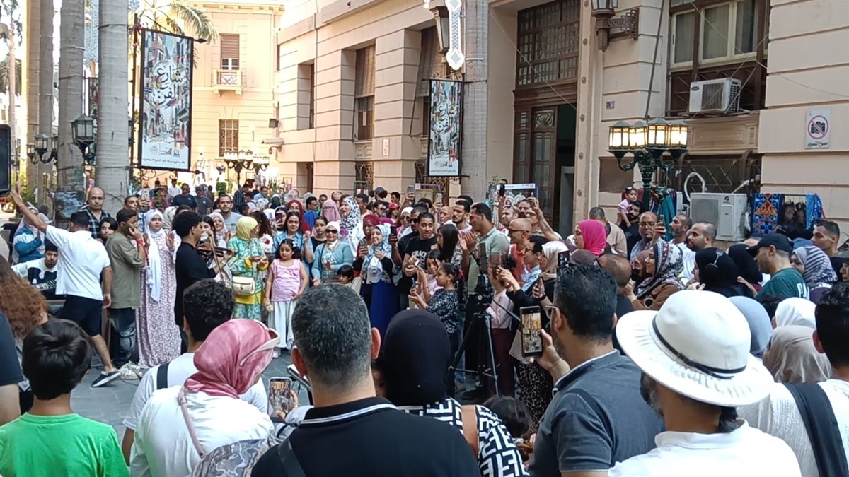 <strong>شارع الفن بمنطقة البورصة في وسط القاهرة</strong>