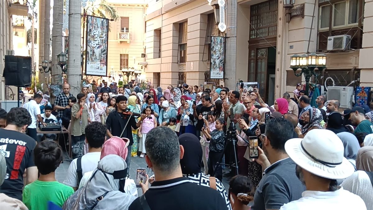 <strong>شارع الفن بمنطقة البورصة في وسط القاهرة</strong>