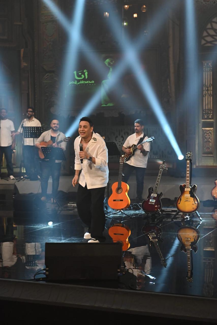 <strong>مصطفى قمر</strong>